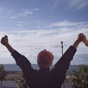 裸男男同大学生xnxx
